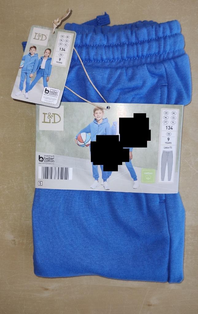 Mooie lichtblauwe joggingbroek, maat 134 (nieuw), Broek, Jongen of Meisje, Nieuw, Ophalen of Verzenden