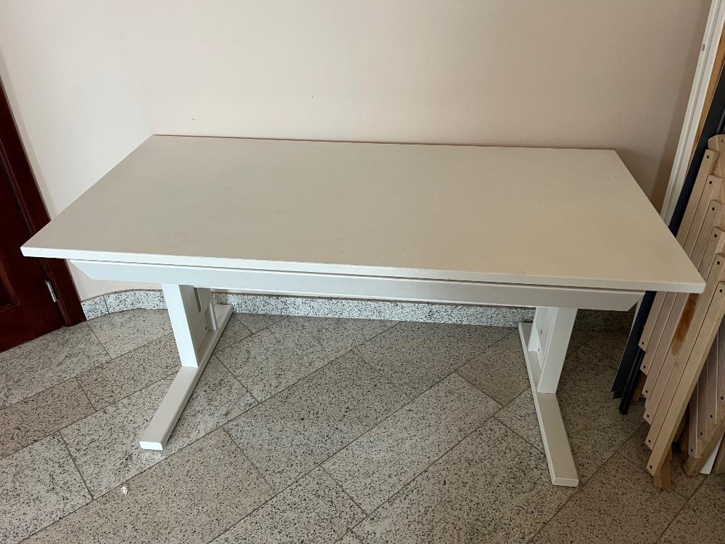 Lifetime in hoogte verstelbare witte bureau met lade 120cm, Huis en Inrichting, Bureaus, Ophalen, In hoogte verstelbaar, Gebruikt