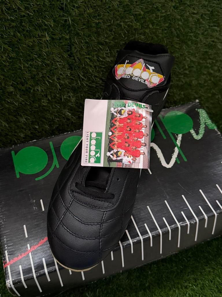 Red devils diadora voetbalschoenen’90, Verzamelen, Ophalen of Verzenden, Nieuw, Overige typen