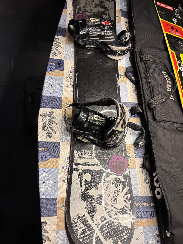 Snowboard 158 cm Forum, Enlèvement, Utilisé, Planche