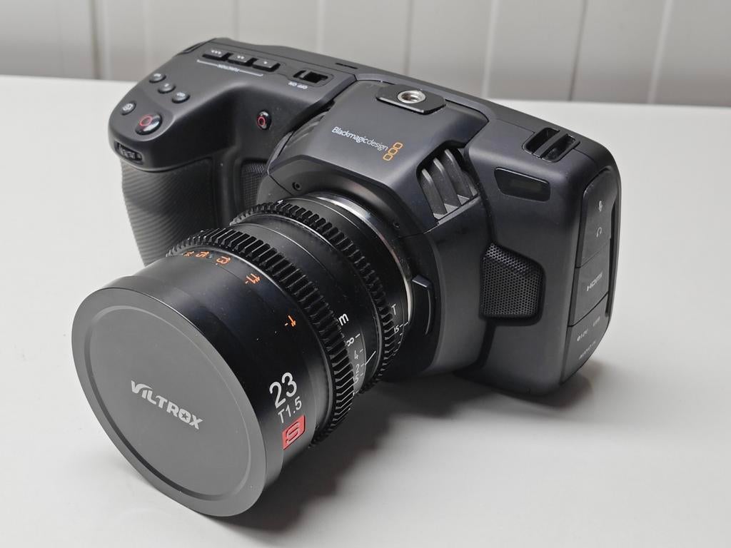 Black magic pocket 4k - 3 lenzen - batterijen - cage, Enlèvement, Comme neuf, Caméra