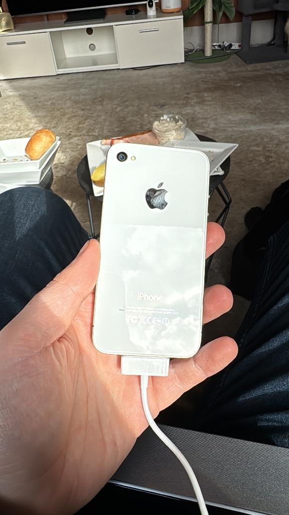 iPhone 4s 8gb wit, Télécoms, Téléphonie mobile | Apple iPhone, 8 GB, Enlèvement, Utilisé, Sans abonnement