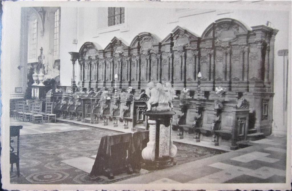 POSTKAART- NINOVE- HET KOORGESTOELTE IN DE DEKANALE KERK, Verzamelen, Ophalen of Verzenden, Ongelopen, Oost-Vlaanderen