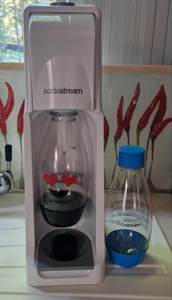 SodaStream COOL bruiswatertoestel en 3 flessen., Ophalen, Zo goed als nieuw
