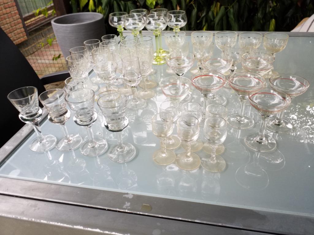 Lot de 55 verres a liqueur, Enlèvement