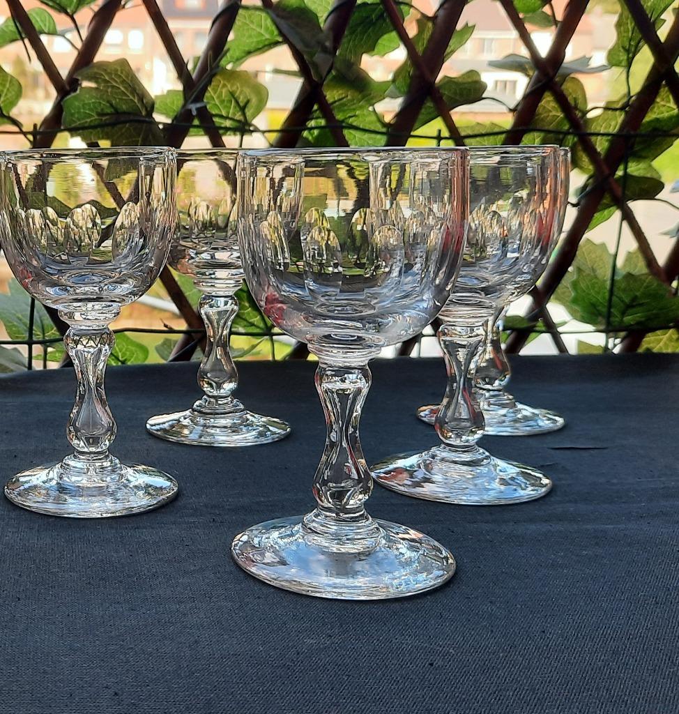7 verres Olivier jambes creuses ,11.5 cms., Enlèvement ou Envoi