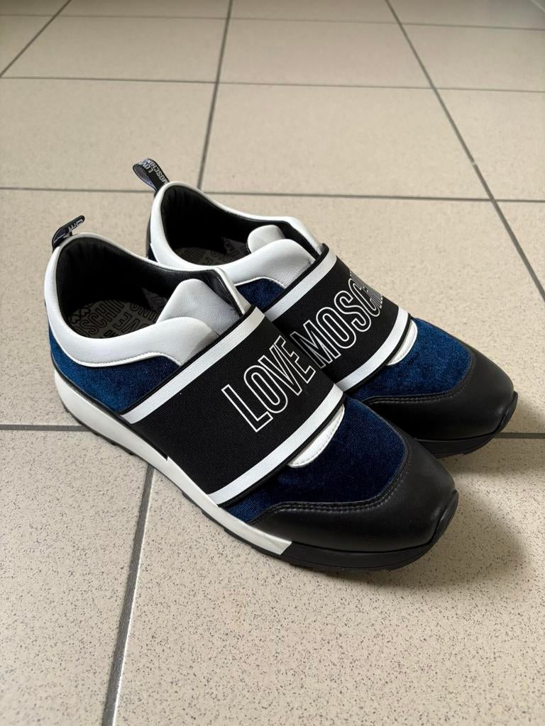 Love Moschino sneakers, Ophalen, Zo goed als nieuw, Sneakers