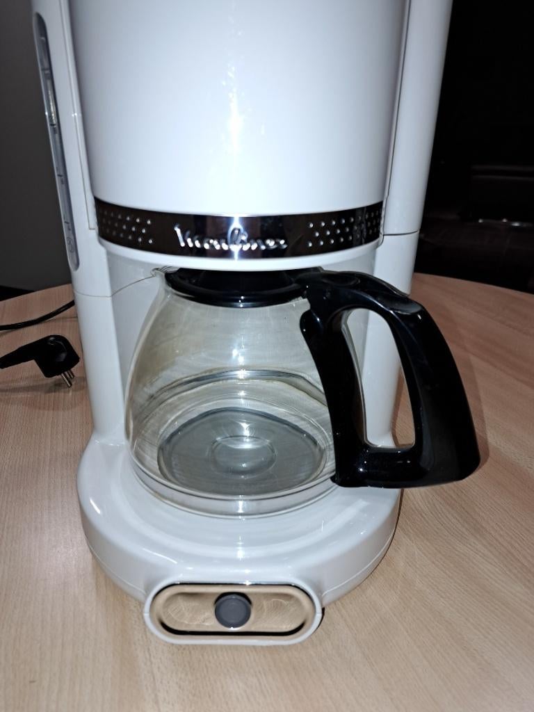 Machine à café Moulinex en très bon état, Electroménager, 4 à 10 tasses, Enlèvement, Utilisé, Cafetière