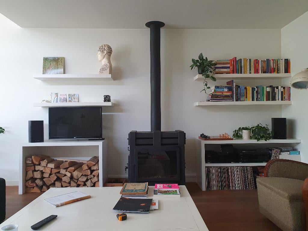 Stereomeubel + brandhoutopslag in gelakt mdf, Huis en Inrichting, Ophalen, Gebruikt, 100 tot 150 cm, 25 tot 50 cm