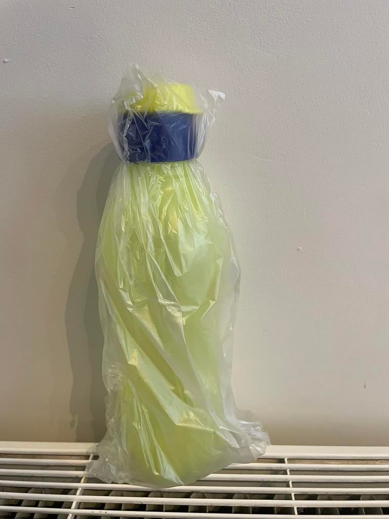 Tupperware Ecofles / drinkfles, geel/blauw, 750 ml, nieuw!, Enlèvement ou Envoi, Neuf, Bleu
