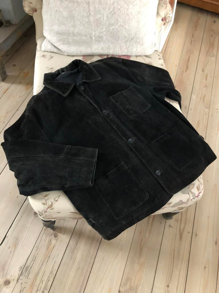 JAS VEST SUÈDE DAIM ZWART ZWAAR MODEL MET GESPEN, Kleding | Dames, Jassen | Winter, Zo goed als nieuw, Zwart, Ophalen of Verzenden