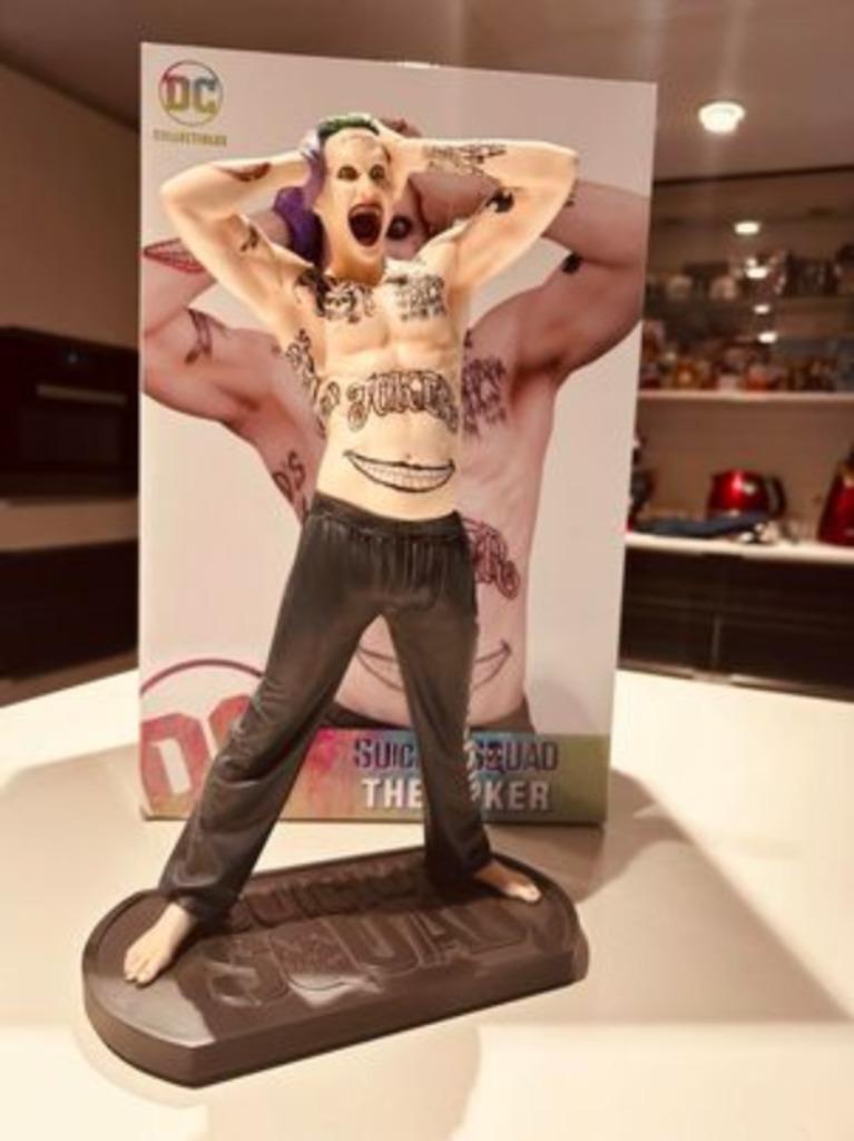 DC Collectibles statue The Joker Suicide Squad NEW, Verzamelen, Film en Tv, Nieuw, Film, Beeldje, Replica of Model, Ophalen of Verzenden