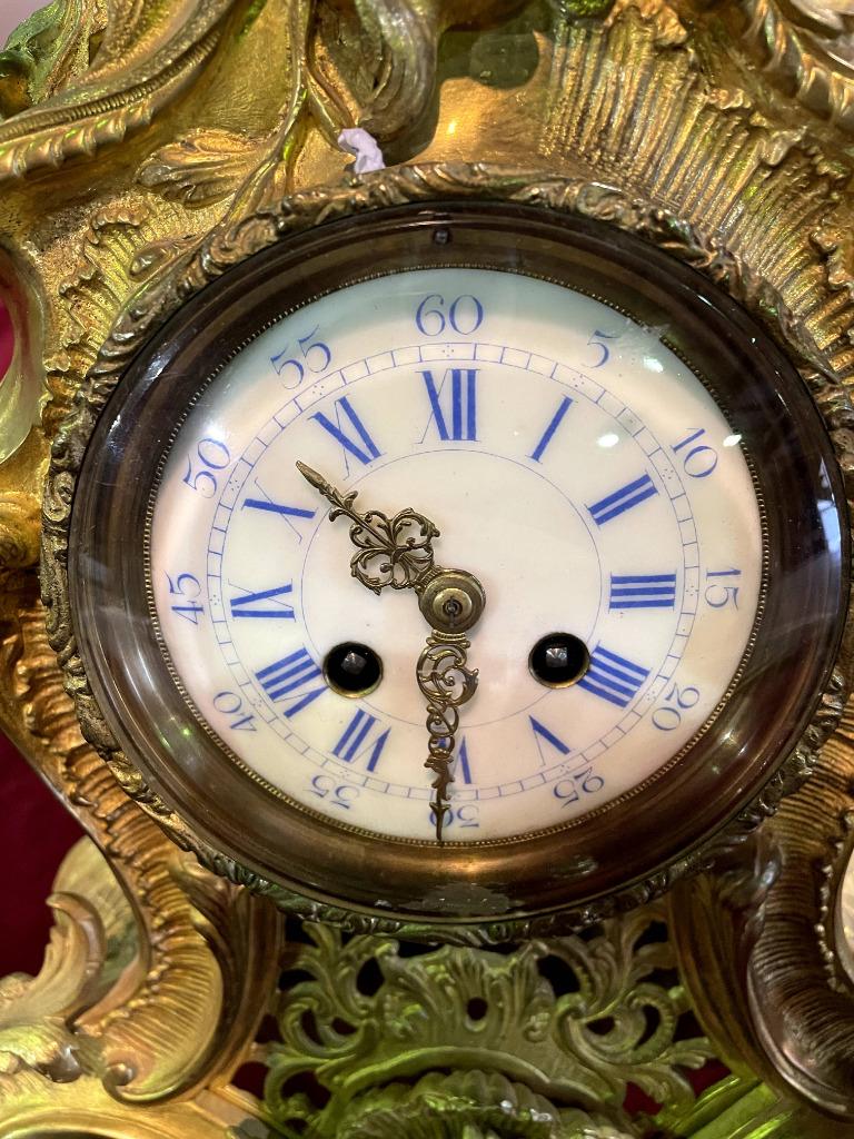 Importante Pendule Louis XV – Bronze Doré – Fin XIXe, Enlèvement