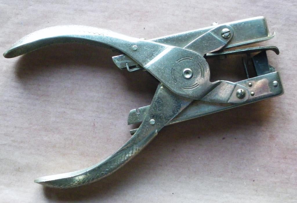 Pince agrafeuse de bureau militaire troupes US en campagne, Collections, Envoi, Armée de terre, Autres types