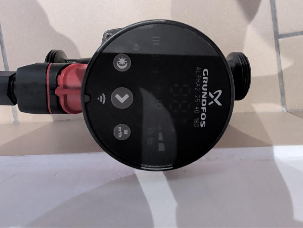 Grundfos alpha2 25-40 180, Bricolage & Construction, Enlèvement, Neuf