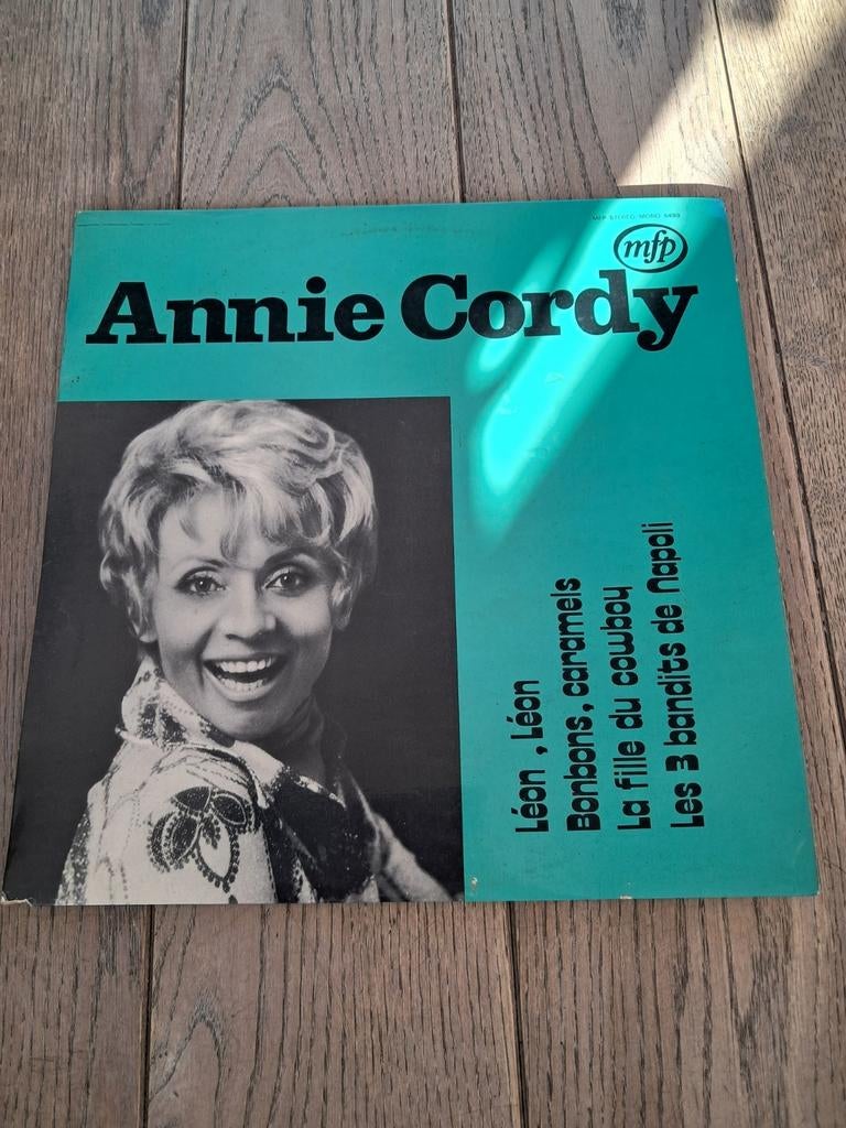Représente : Annie Cordy, Enlèvement ou Envoi