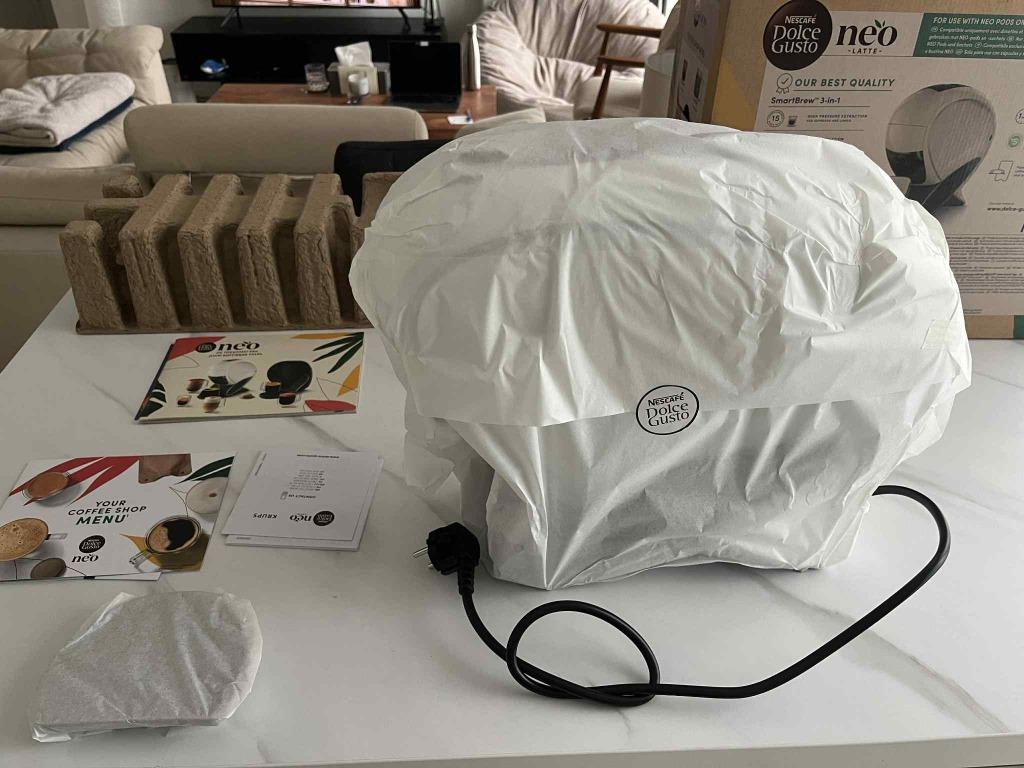 NEO Coffee Machine - Dolce Gusto (+ promo capsule inside), Neuf, Réservoir d'eau amovible, Combiné, Dosettes et capsules de café