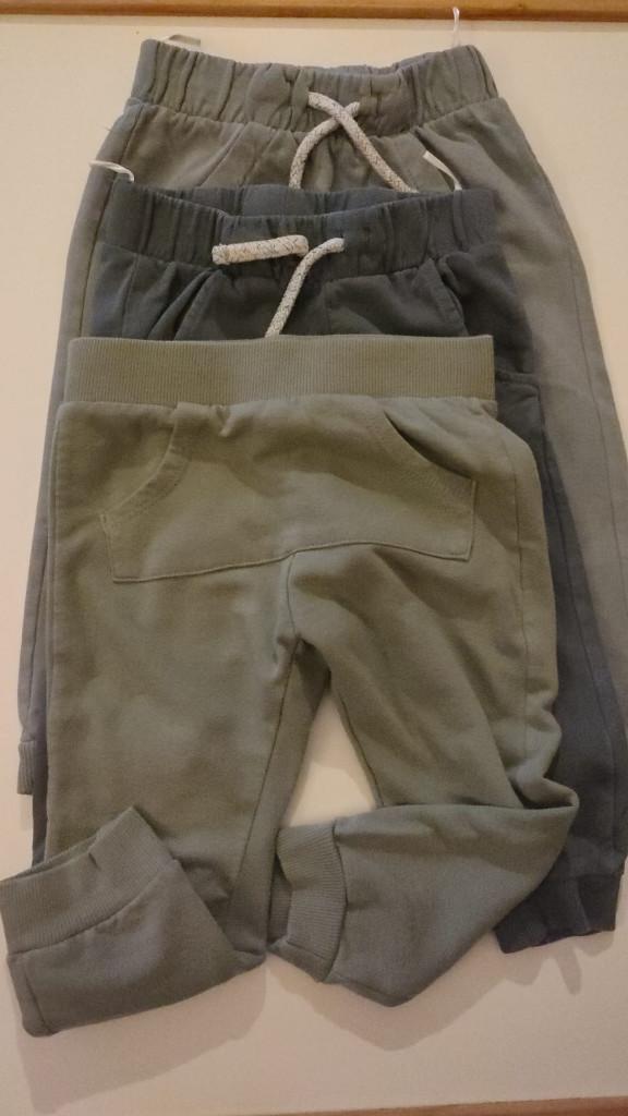 Set van 3 joggingbroeken - 12-18 maanden - 86 cm, Kinderen en Baby's, Babykleding | Maat 86, Gebruikt, C&A, Broekje, Ophalen of Verzenden
