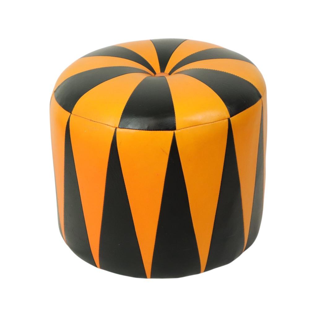 Ronde Vintage Poef Oranje Zwart Tweekleurig Skai Sixties, Huis en Inrichting, Minder dan 50 cm, Gebruikt, Rond, Minder dan 50 cm