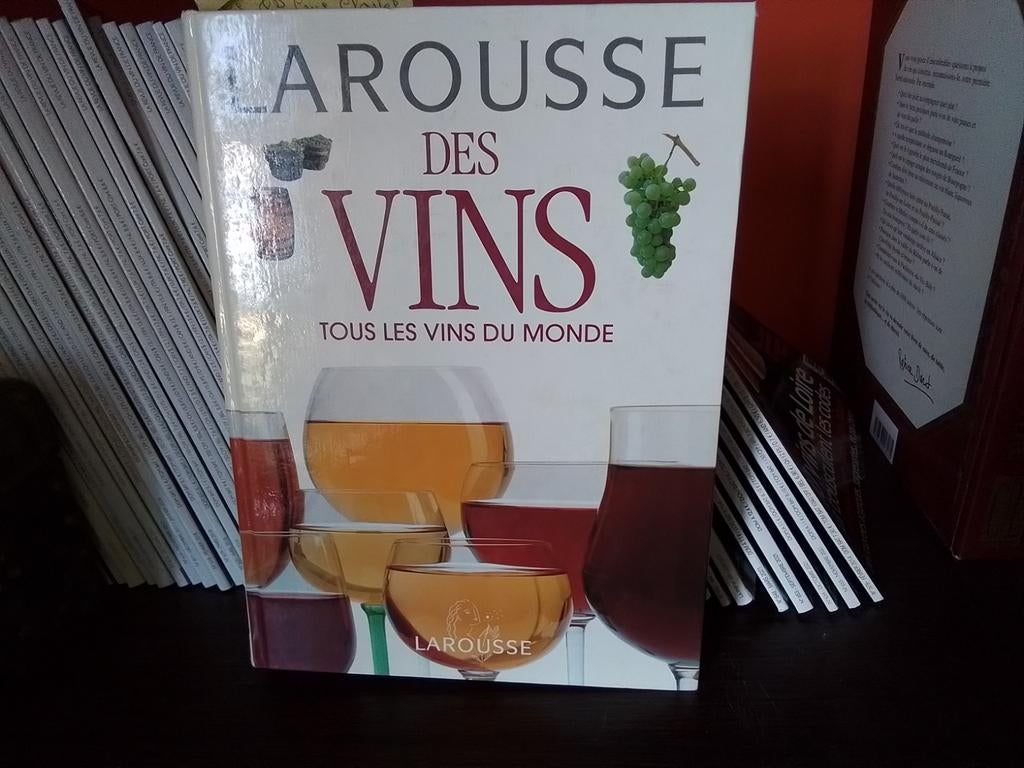 Larousse des vins. 650 pages, Livres, Enlèvement, Comme neuf