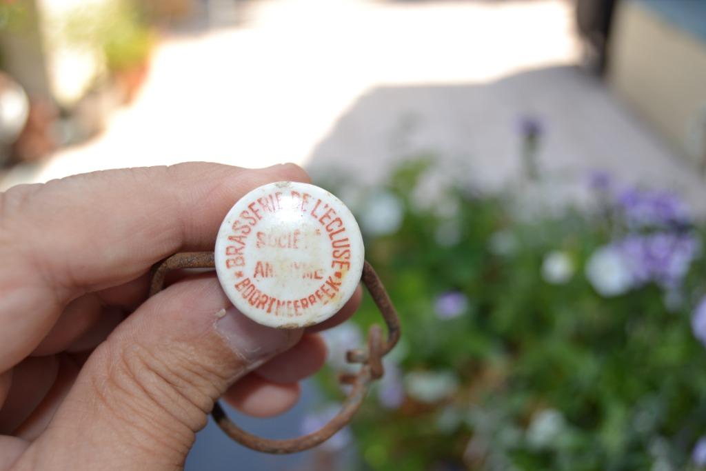 oude porseleinen bier dop, Ophalen of Verzenden, Gebruikt, Overige typen, Overige merken