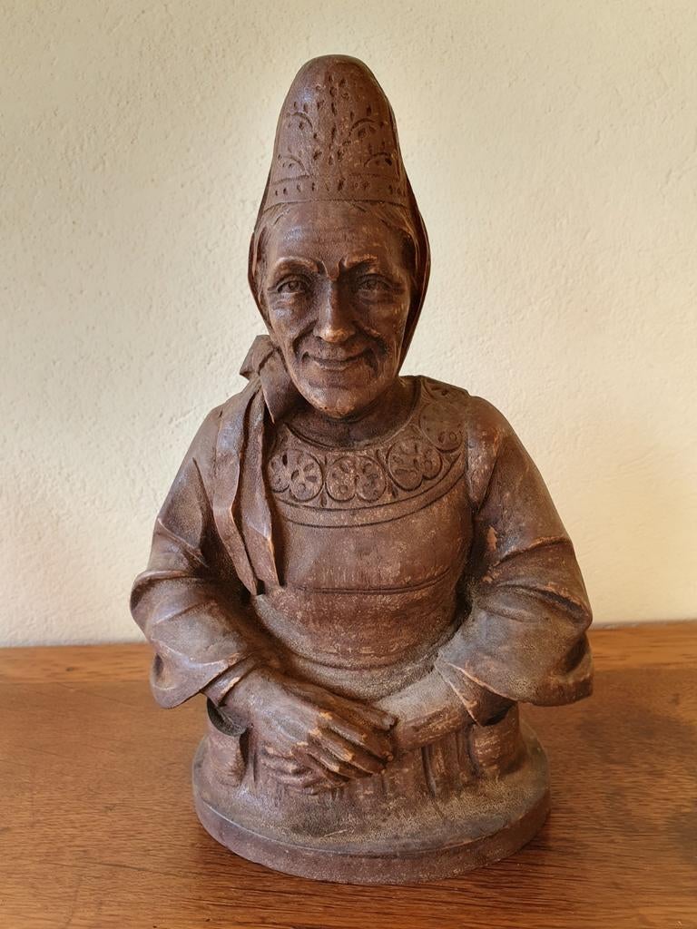 Ancien buste sculpté représentant une bigoudène, Ophalen of Verzenden