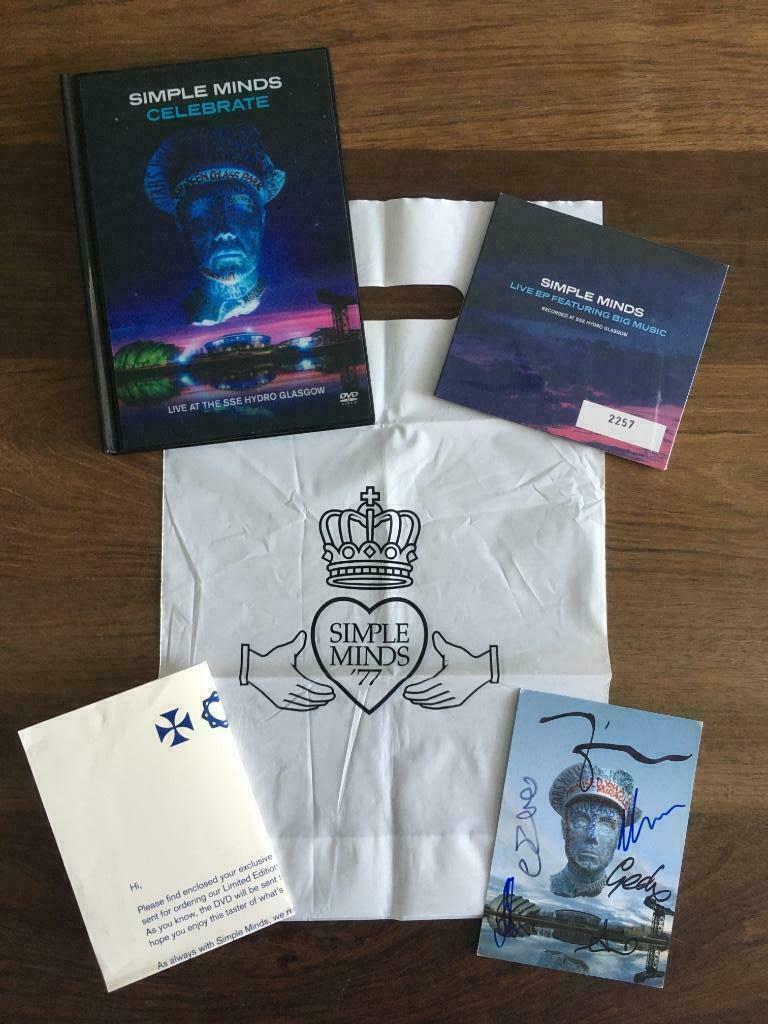 2Dvd+2Cd Box +EP +Div Simple Minds Celebrate Live GESIGNEERD, Enlèvement ou Envoi, Comme neuf