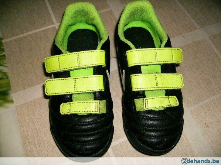 voetbalschoentjes  voor op kunstgras maat 29.50, Ophalen of Verzenden, Gebruikt, Jongen, Sportschoenen