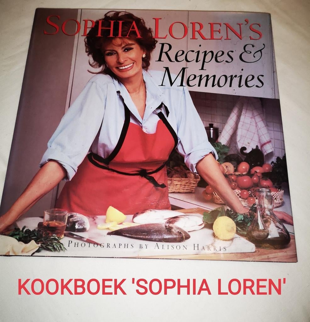KOOKBOEK SOPHIA LOREN 'RECIPES& MEMORIES', Ophalen of Verzenden, Zo goed als nieuw, Vakgebied of Filmindustrie, Sophia Loren
