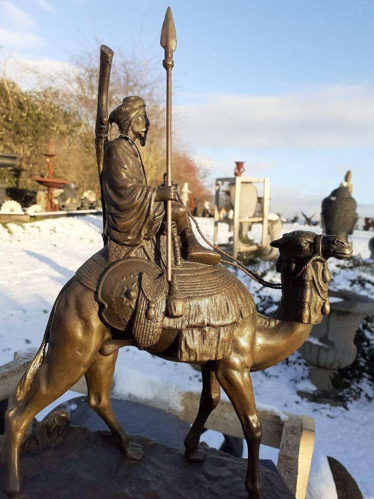 BRONZE SIGNE SUR SOCLE( le cavalier et son dromadaire)., Enlèvement ou Envoi, Bronze