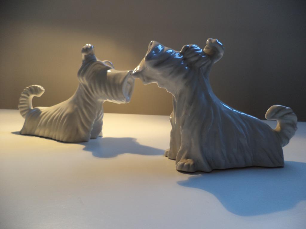 2 anciennes sculptures porcelaine CERABEL chiens Schnauzer, Enlèvement