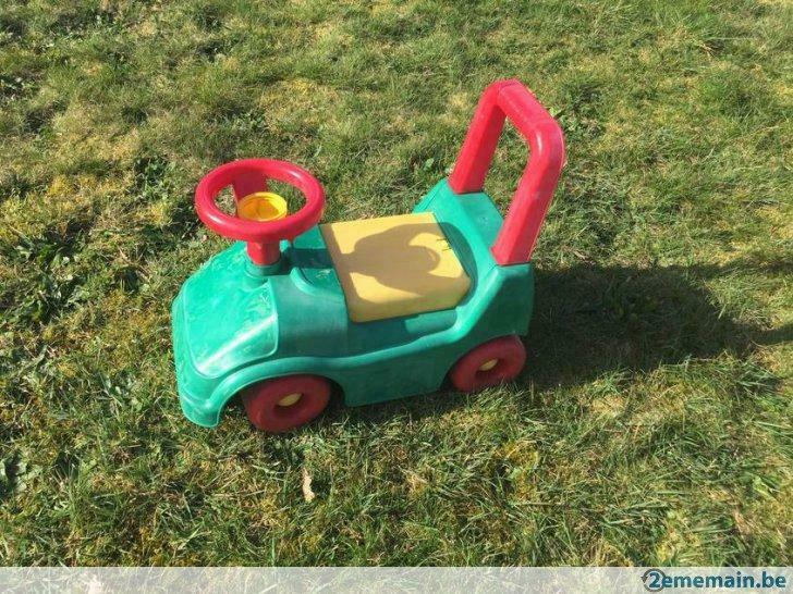 Trotteur voiture plastique vert et rouge, Enlèvement, Utilisé