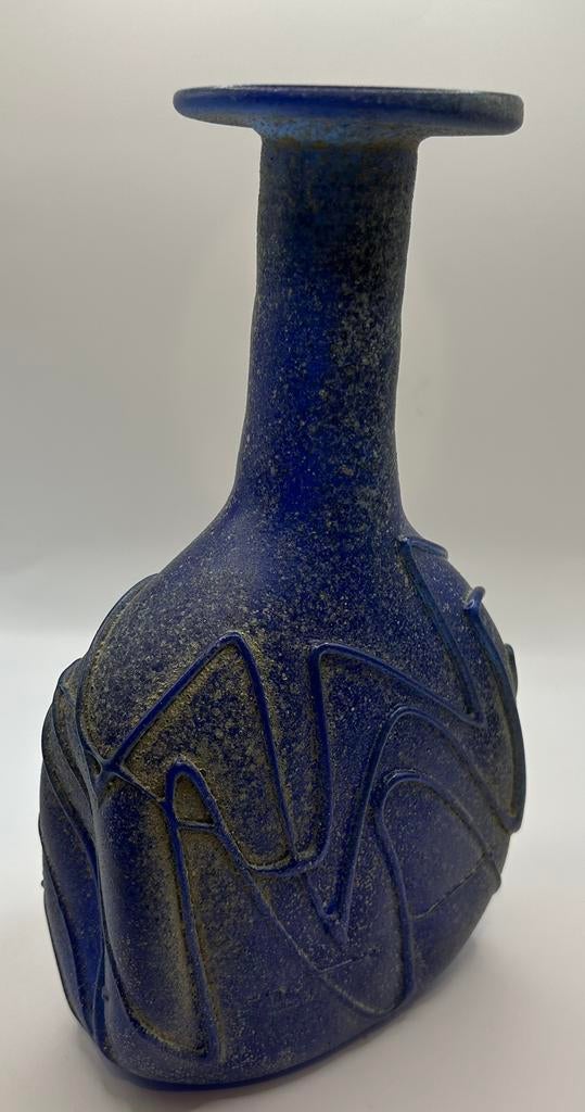 blauwe handgeblazen murano glas vaas met een unieke textuur, Ophalen of Verzenden