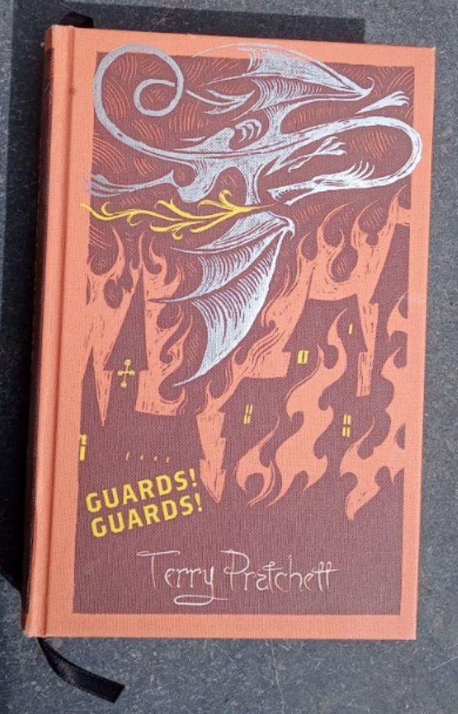"Guards! Guards!" (Terry Pratchett) (Engelstalige hardcover), Livres, Enlèvement ou Envoi, Comme neuf