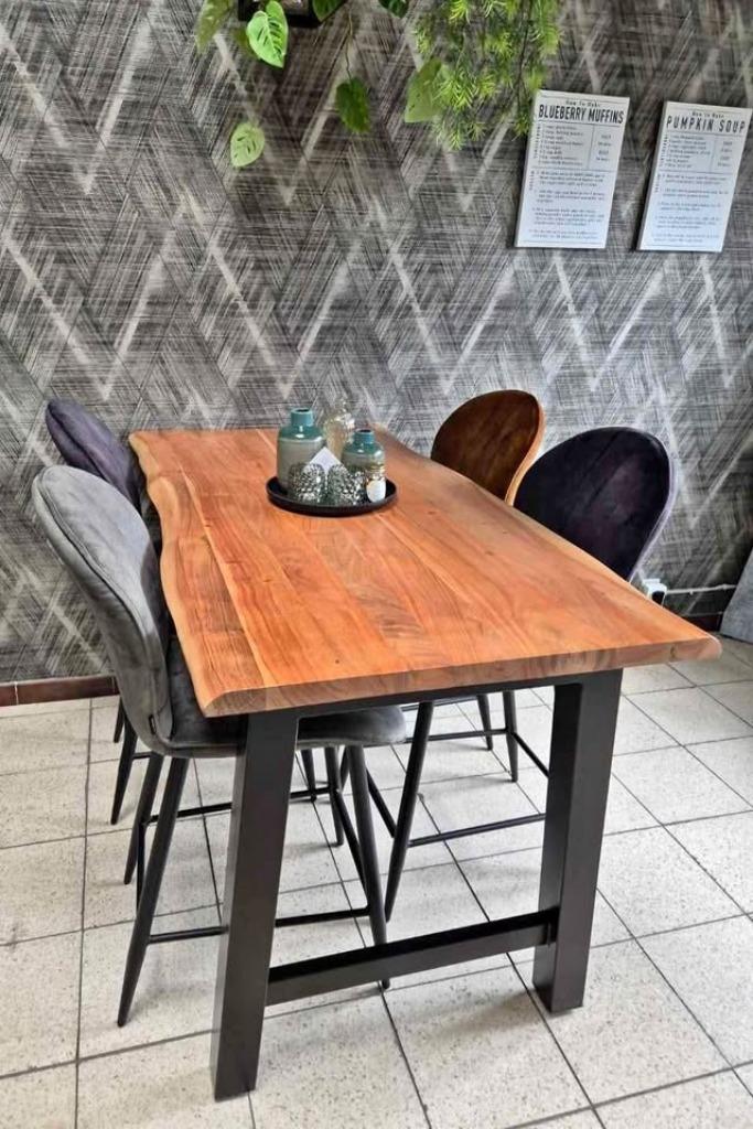 Industriële bartafel + 4 barkrukken, Huis en Inrichting, Barkrukken, Ophalen, Zo goed als nieuw, Hout