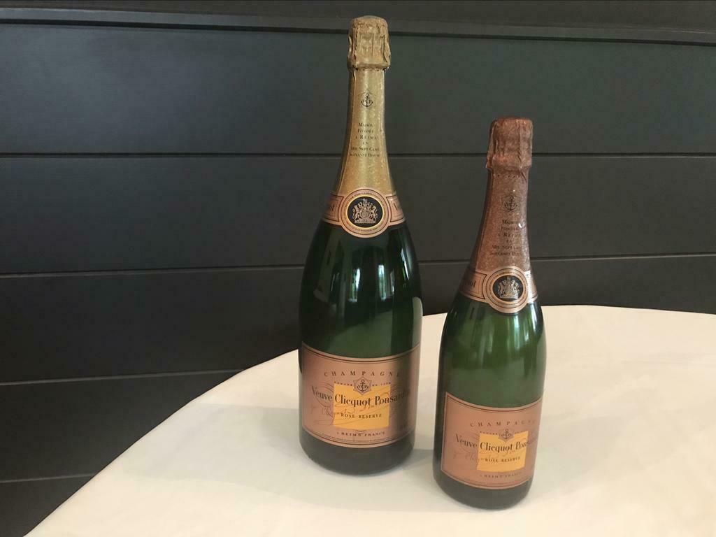 2 bouteilles DUMMY Vintage Rosé 0,75L + 1,5L Veuve Clicquot, Enlèvement ou Envoi, Comme neuf