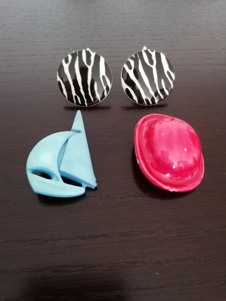 Lot boucles d'oreilles et broches fantaisie, Autres couleurs, Enlèvement, Autres matériaux, Moins de 4 cm