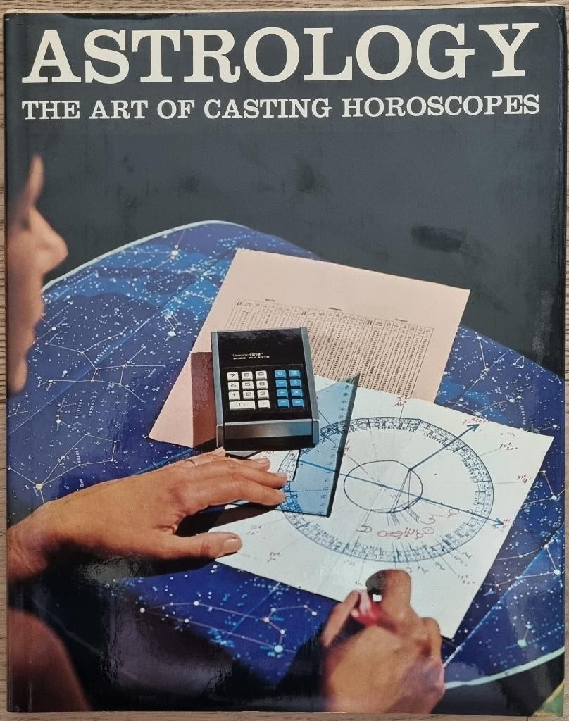 Astrology - The art of casting horoscopes - Ellen Hoffmann, Boeken, Esoterie en Spiritualiteit, Zo goed als nieuw, Astrologie
