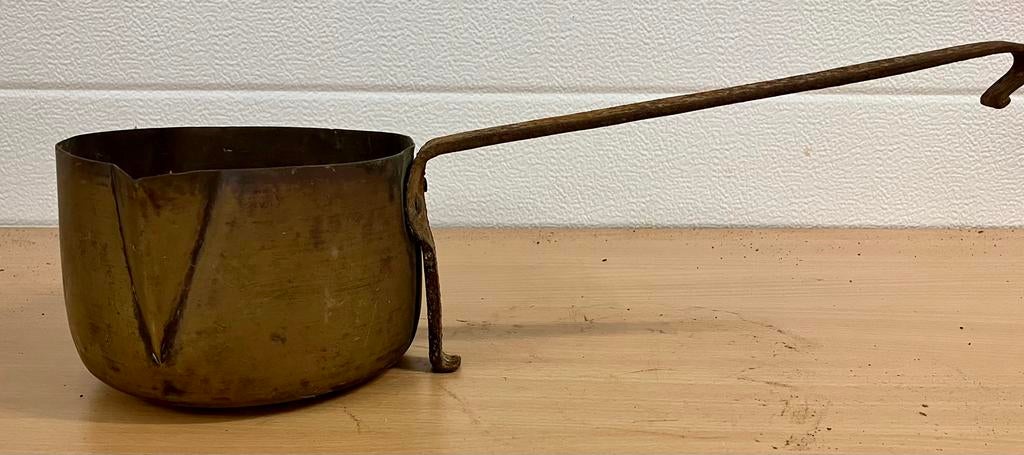 Petit poêlon en cuivre. Manche en fer., Antiquités & Art, Cuivre