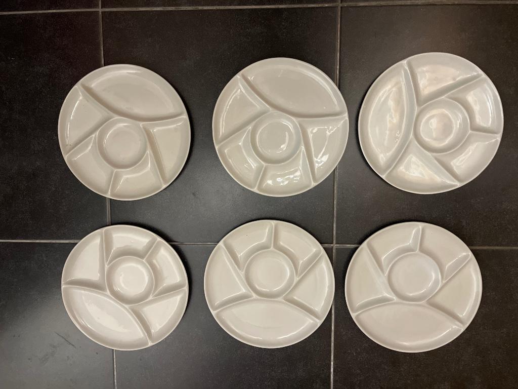 6 stuks porseleinen fondue/gourmet bord 6-vaks rond 23 cm, Huis en Inrichting, Ophalen of Verzenden, Zo goed als nieuw, Porselein