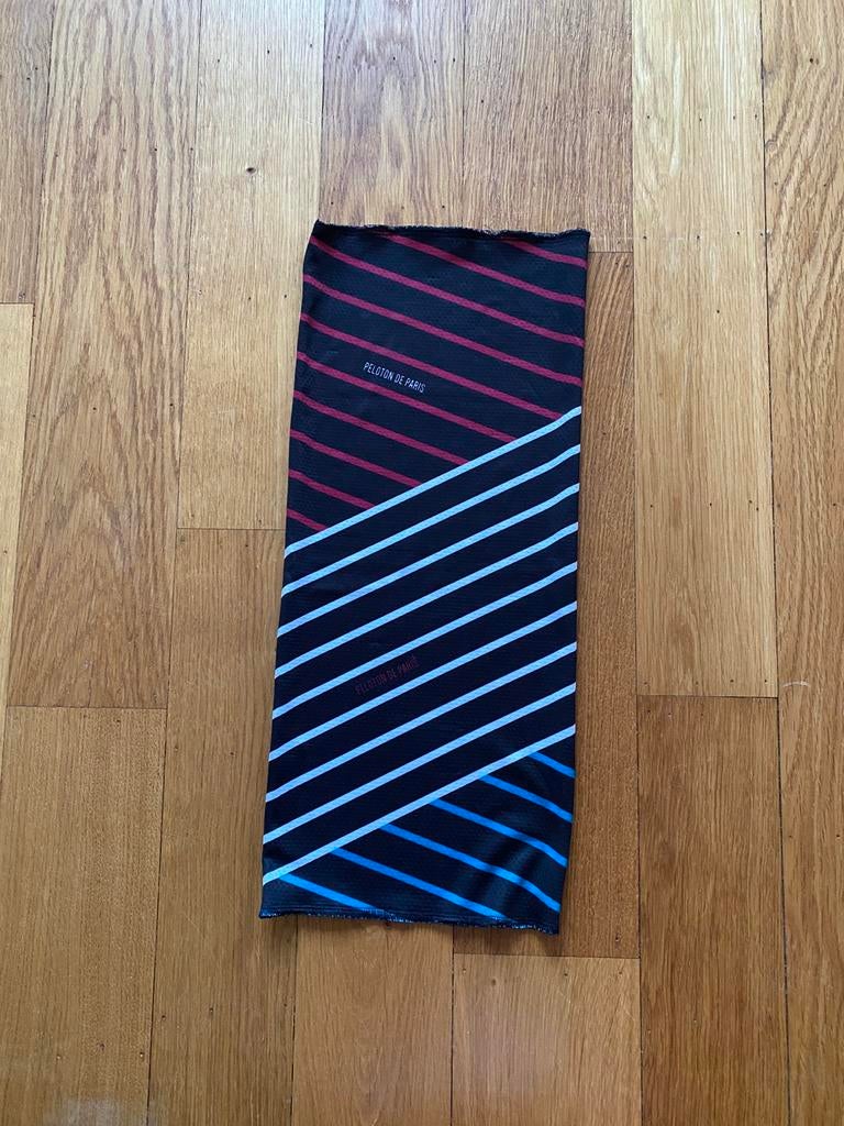 Zwarte met gekleurde strepen nekwarmer . Peloton de Paris ., Vêtements d'extérieur, Peloton de Paris, Comme neuf, Enlèvement