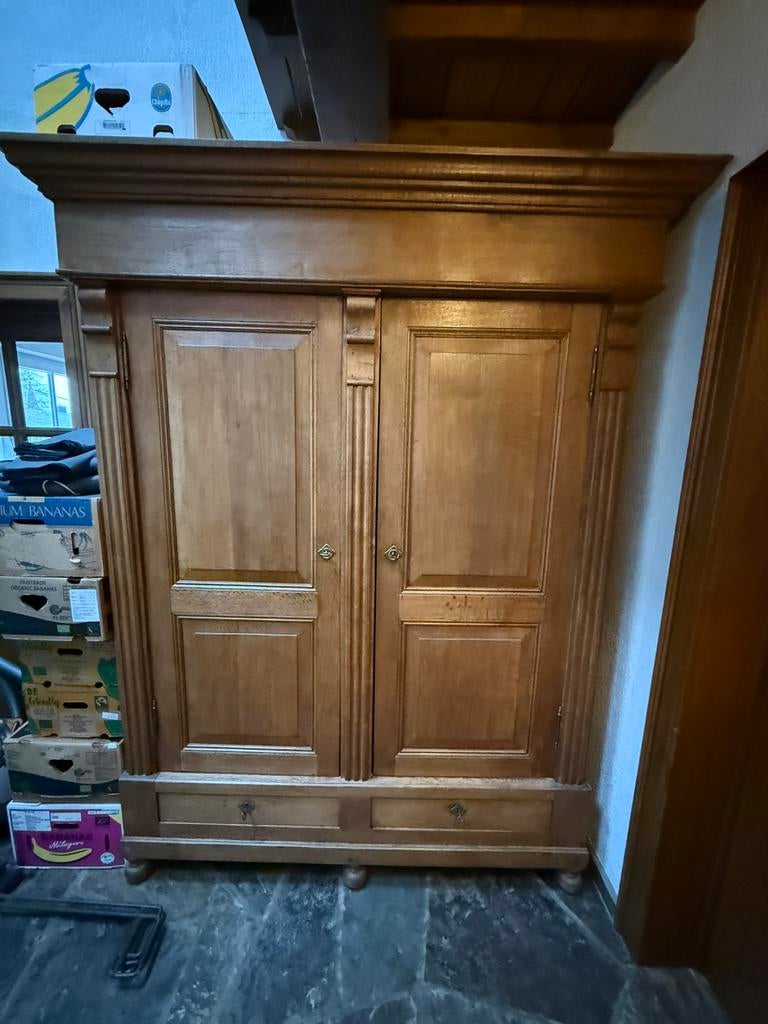 Garde robe en chêne, Enlèvement