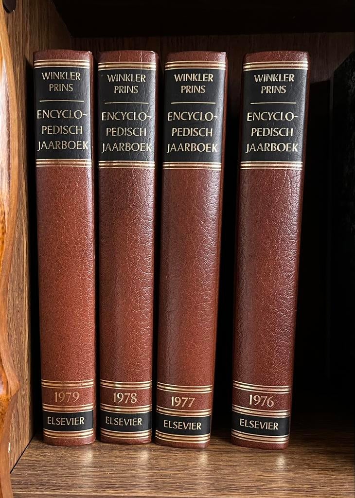 Winkler prins encyclopedisch jaarboek 1976-1980, Boeken, Encyclopedieën, Ophalen, Zo goed als nieuw