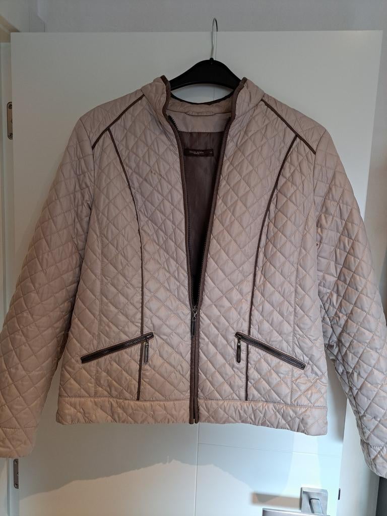 A vendre : veste courte élégante pour femme. Claude Arielle, Taille 42/44 (L), E5-mode, Enlèvement ou Envoi, Beige