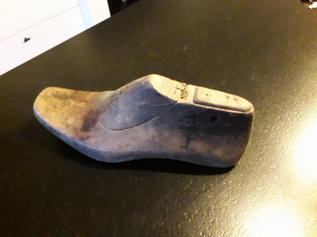 Modèle de chaussures en bois, Enlèvement