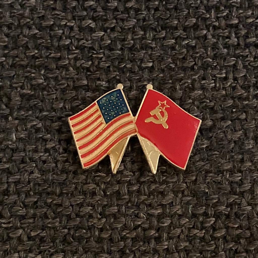 PIN - VLAG - DRAPEAU - FLAG - AMERIKA - RUSLAND - USA - USSR, Verzenden, Gebruikt, Stad of Land, Speldje of Pin
