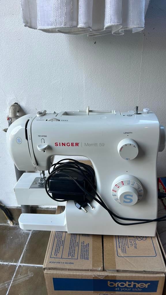 Singer Merrit 59 zgan, Hobby en Vrije tijd, Naaimachines en Toebehoren, Ophalen, Zo goed als nieuw, Singer
