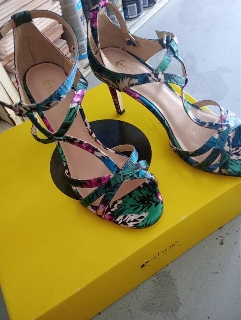 Nouvelles chaussures pour femmes taille 37, Enlèvement, Comme neuf