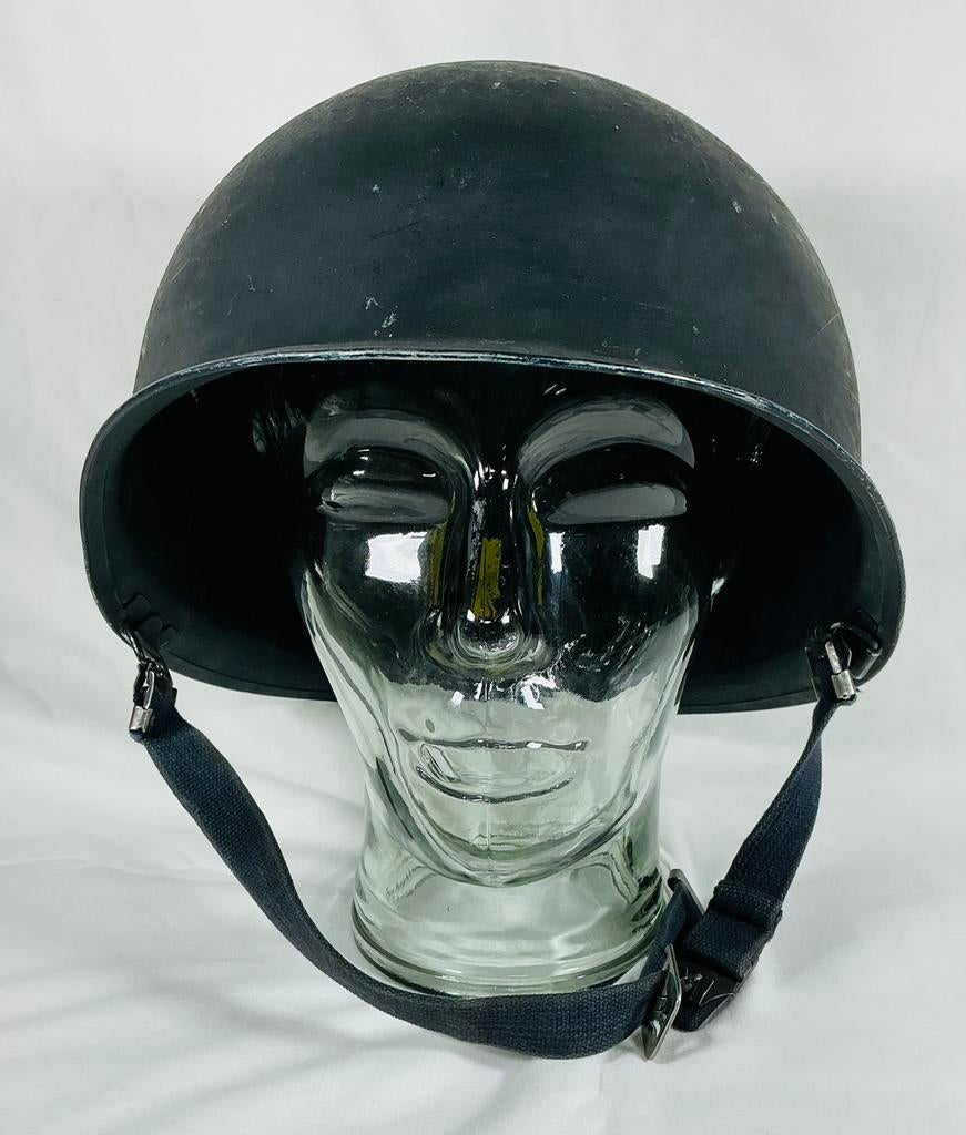 Casque manique militaire vintage métal de gendarmerie 1963, Rijkswacht, Enlèvement ou Envoi, Info@rijkswacht.com, Gendarmerie
