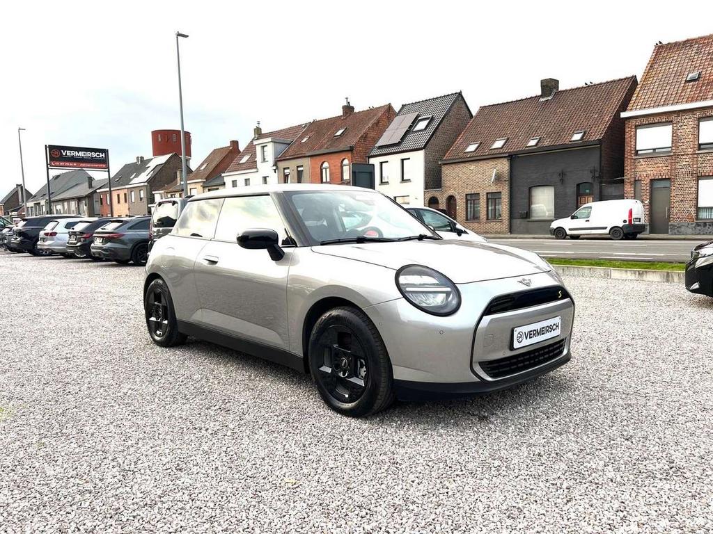 MINI Cooper SE Mini Cooper SE Classic Trim*APPLE CARPLAY*LE, 0 kg, 161 kW, 0 kg, https://public.car-pass.be/vhr/105a1650-dd1a-4d40-b745-369e6a39aa42